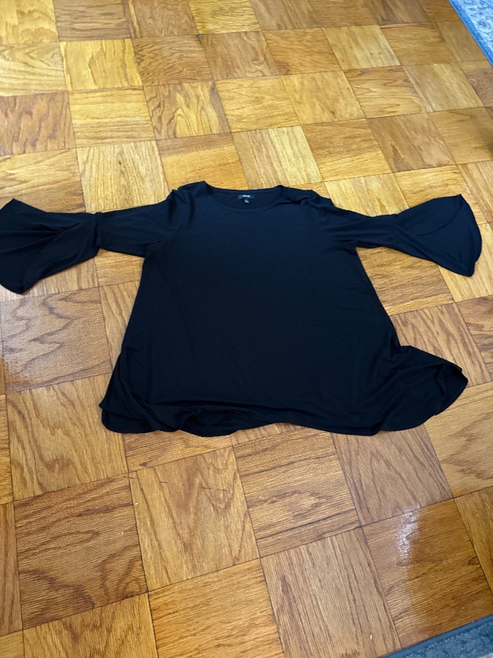 Alfani black bell sleeve top, size 1X